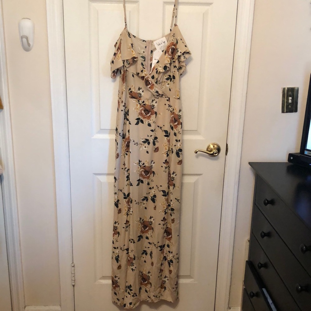 NWT Sadie & Sage Floral Cold Shoulder Ruffled Maxi Dress in Cream/Beige